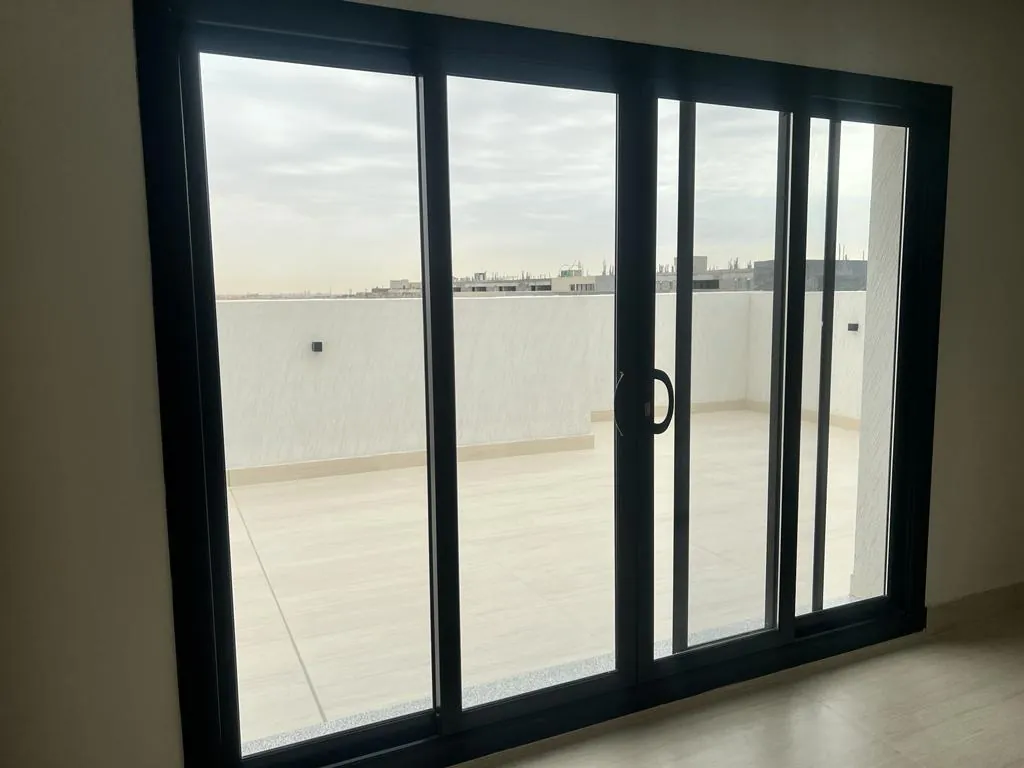 نوافذ وأبواب الألمنيوم والزجاج